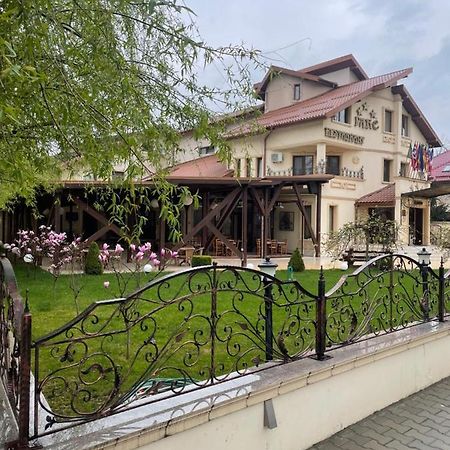 Hotel Parc Tecuci Экстерьер фото