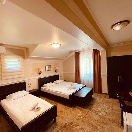 Hotel Parc Tecuci Экстерьер фото