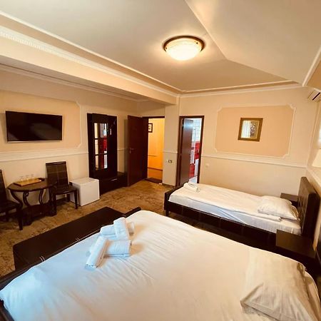Hotel Parc Tecuci Экстерьер фото