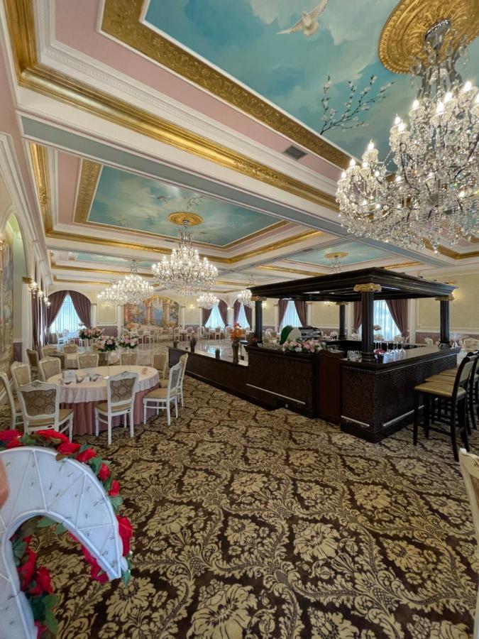 Hotel Parc Tecuci Экстерьер фото