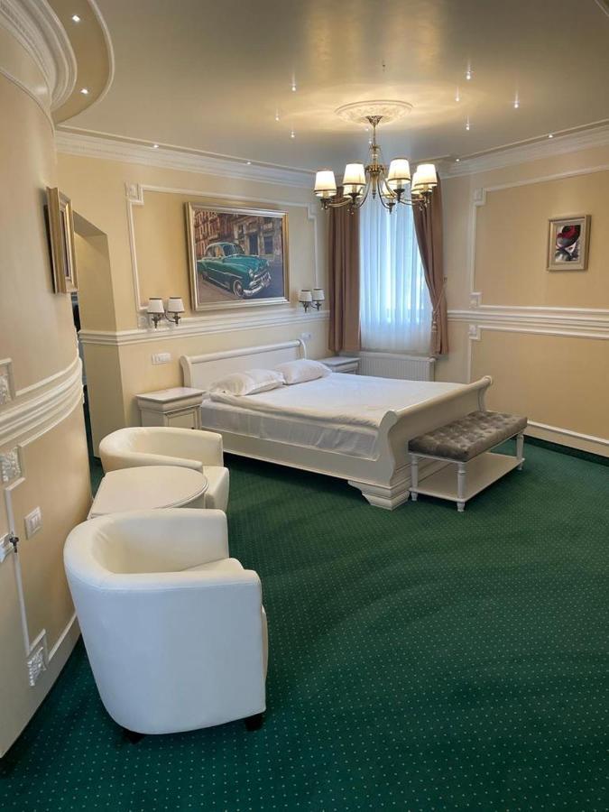 Hotel Parc Tecuci Экстерьер фото