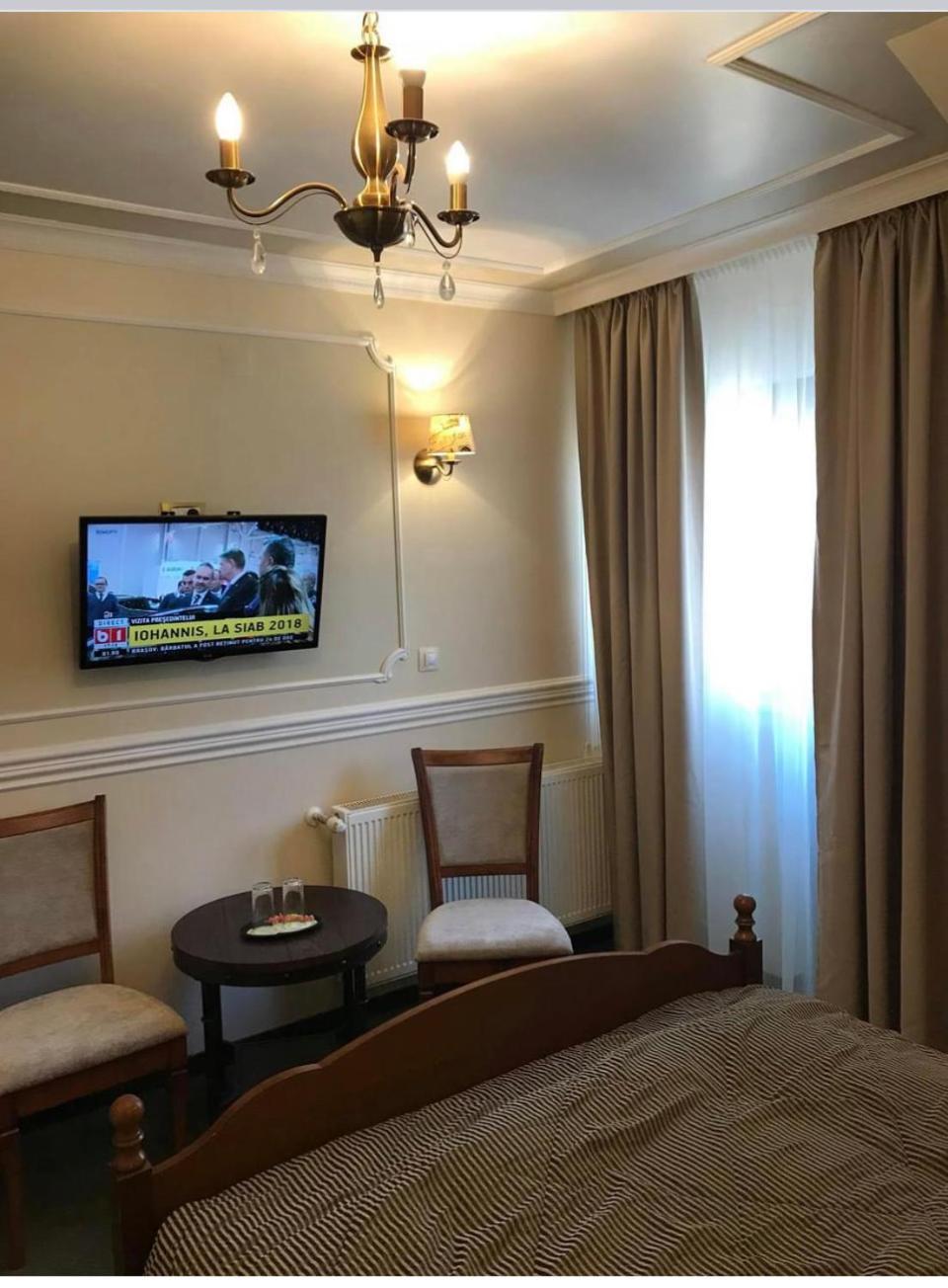 Hotel Parc Tecuci Экстерьер фото