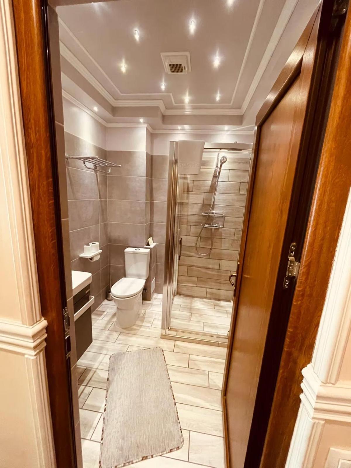 Hotel Parc Tecuci Экстерьер фото